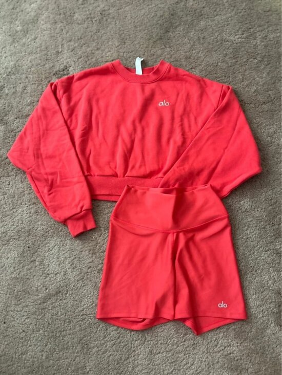 ALO Yoga Tops - Alo Yoga Accolade Sweatshirt Airlift Shorts Set Women's Small S Candy Red